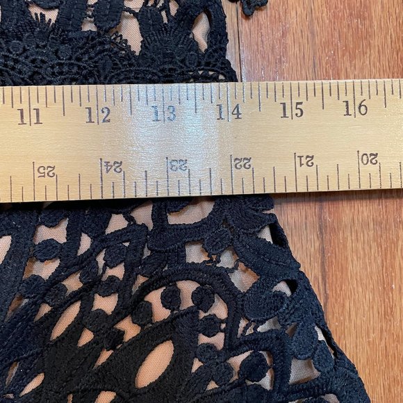 Black Lace Top NWT Size Small Romantic Lined - Picture 15 of 15